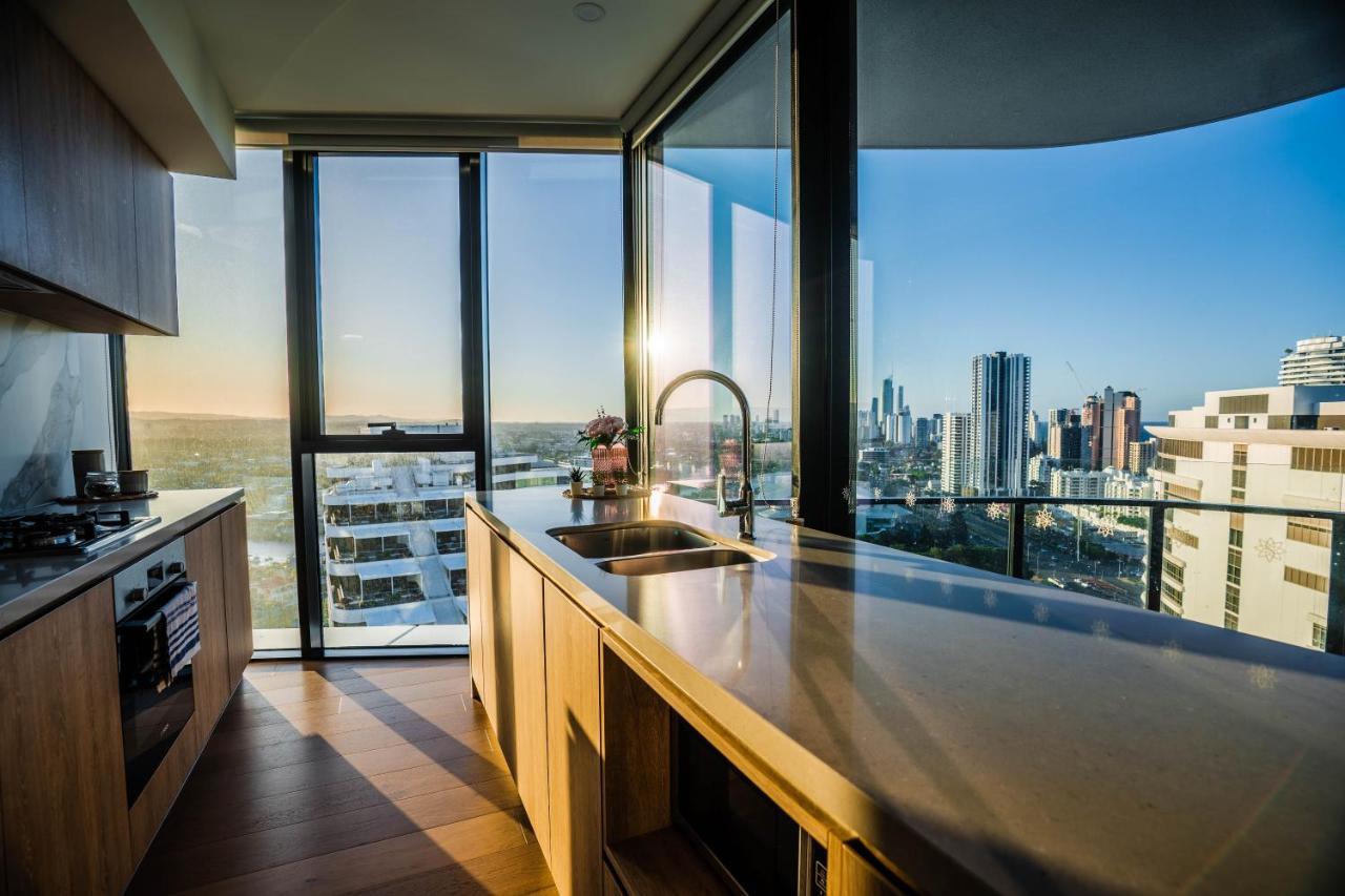 2 Bedroom Luxurious Family Apartment Next To Pacific Fair - Broadbeach Gold Coast Gc22 Екстер'єр фото
